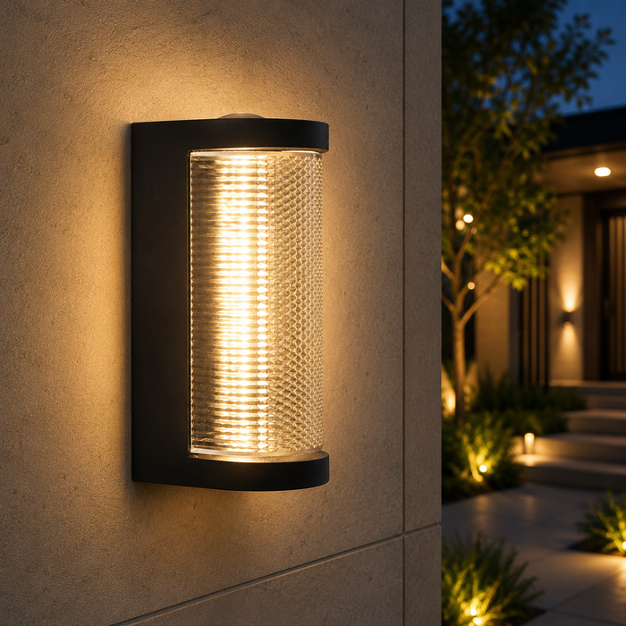 8W LED Outdoor Wall Light – IP44 Warm White