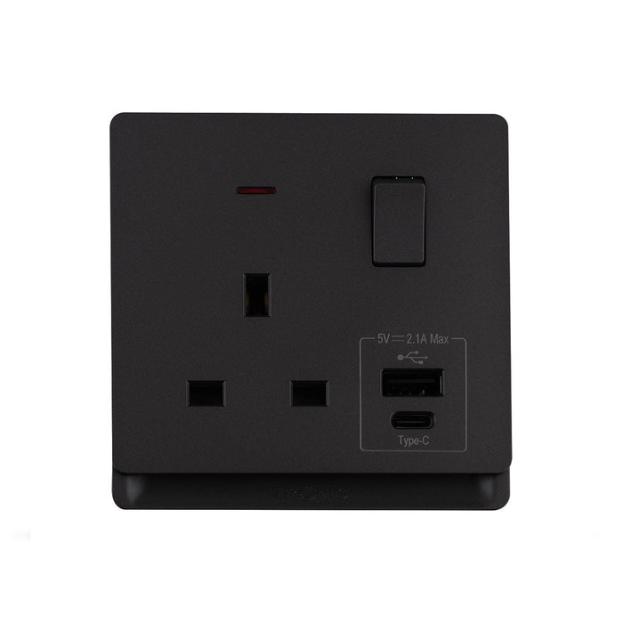 Single Socket with USB-A & Type-C – Black Finish